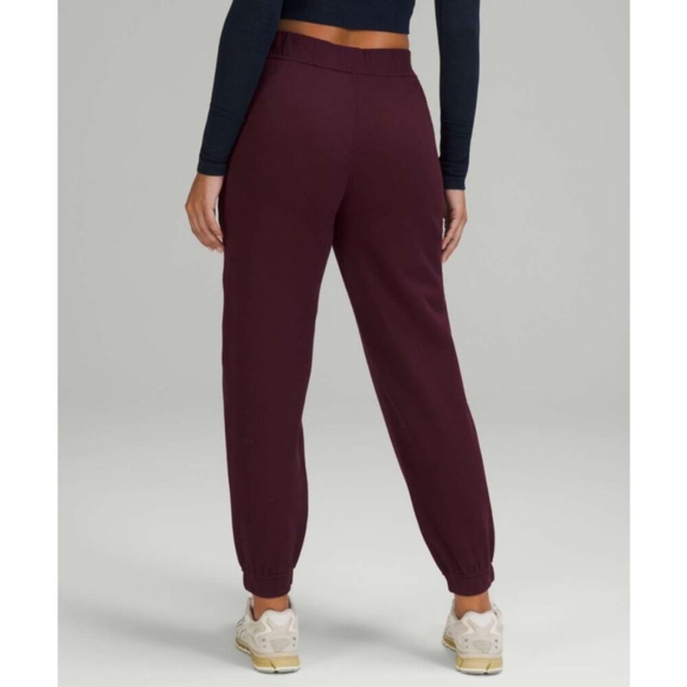 ❄️SOLD❄️ LULULEMON Relaxed High-Rise Joggers Cassis Burgundy Cotton Terry Size 8 - Picture 2 of 12